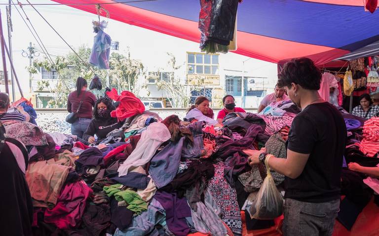 En auge negocio de la “ropa americana” - El Sol de San Juan del Río