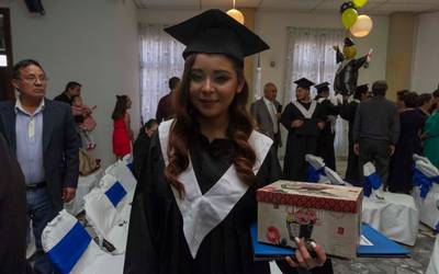 Mariana Calderon Celebra Graduacion En Familia El Sol De San