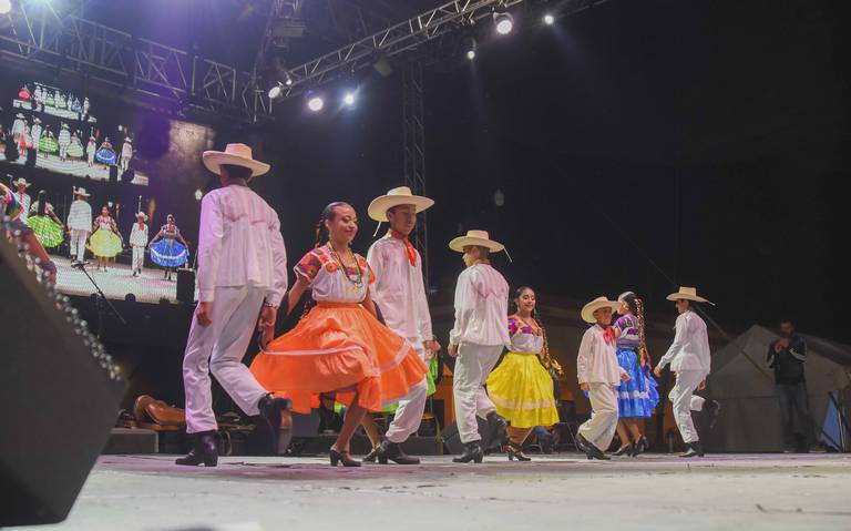 Las Flores de las Huastecas preservan música tradicional - El Sol de San  Juan del Río | Noticias Locales, Policiacas, de México, Querétaro y el Mundo